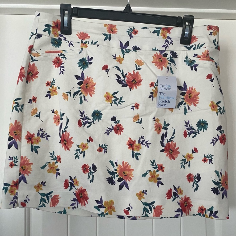 croft & barrow White Floral Stretch Skort with Coral & Teal Blooms